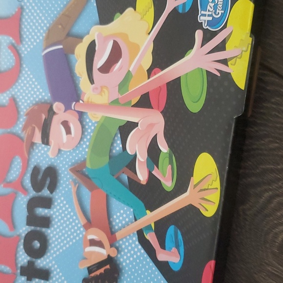 Blindfolded Twister - Hasbro Game - Kids - Home Brand New in Box Ages 8+ - Picture 4 of 8